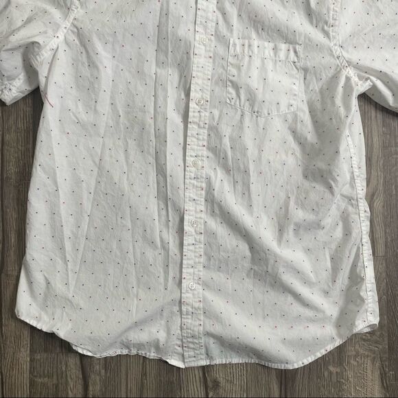 2/$20 Old Navy Short Sleeved Slim Fit The Classic Shirt in Robbired - Picture 3 of 7